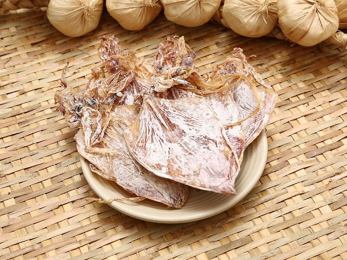 Mực khô là món đặc sản nổi tiếng Việt Nam 